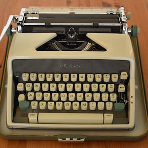 Olympia Olympia SM-7 Grey Typewriter