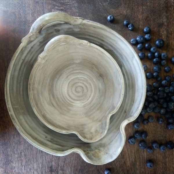 Farmhouse nesting mixing bowls spouted handles black and white handmade stoneware pottery leafy vine motif