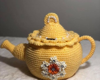 Vintage Teapot Pincushion, crochet amigurumi teapot pincushion, teapot pincushion, teapot pincushion/crafting case