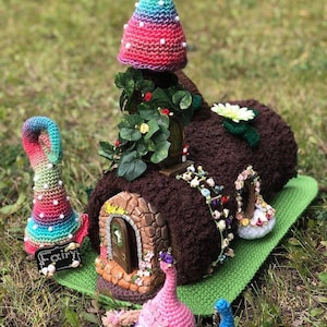 Crochet Tree Trunk Fairy House of Mr & Mrs Trickle, crochet pattern, crochet amigurumi fairy house