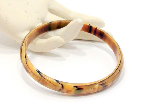 Swirl Lucite Bangle Bracelet - Caramel and Chocol… - image 1