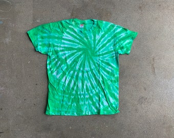 Vintage 1970s Hanes Single Stitch Green Tie Dye T Shirt Large Made in USA Hippie 60s Rock n Roll Hipster Punk Vtg 70s motorcycle boho rare