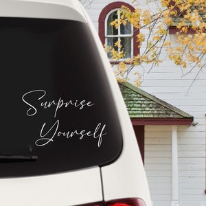 Naklejka na samochód Surprise Yourself, Naklejka Surprise Yourself, Naklejka Surprise Yourself, Spontaniczny prezent, Spontaniczna naklejka, Naklejka Surprise