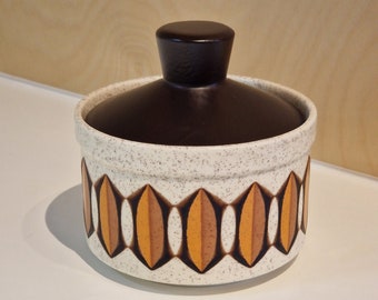 Palissy sugar bowl in 'Carousel' design