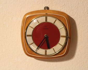 J U N G H A N S ELECTORA quartz wall clock -- mid century modern -- 60s vintage -- runs well