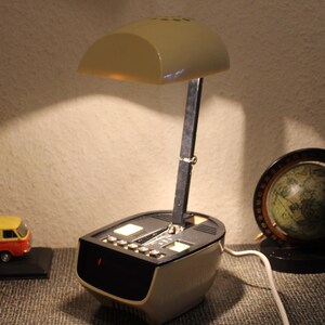 Sveglia digitale elettronica ZEITLICHT con lampada da tavolo, design vintage anni '70, stile space age, nuova nella confezione originale.