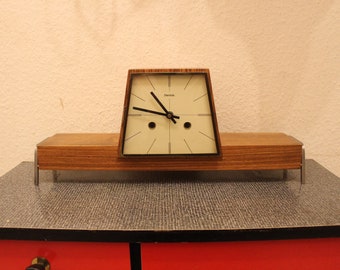 HERMLE -- mid century modern -- mantel clock -- walnut -- 60s vintage -- Tischuhr -- rare