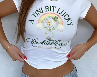 A Tini Bit Lucky Dirty Martini St Patricks Day baby-T-shirt St Patricks Day crop top Y2K baby-T-shirt retro jaren 90 lang baby-T-shirt trendy baby-T-shirt