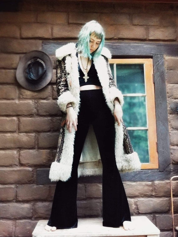 black stretch flares