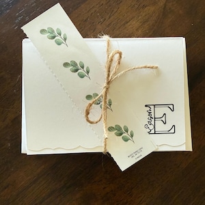 Personalisierte Monogramm Grußkarten Set | Individuelles Briefpapier mit Umschlägen & Siegeln | Gefalteter weißer Karton | Elegantes Geschenk für Sie