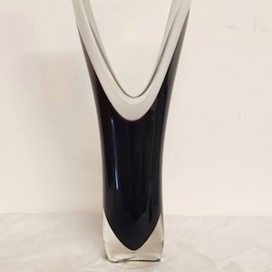 Glass vase by Paul Kedelv for Flygefors. Sweden, 1950s.