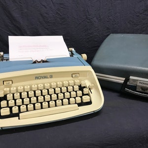 Vintage Royal Safari Portable Typewriter. Vintage Typewriter. Blue ...