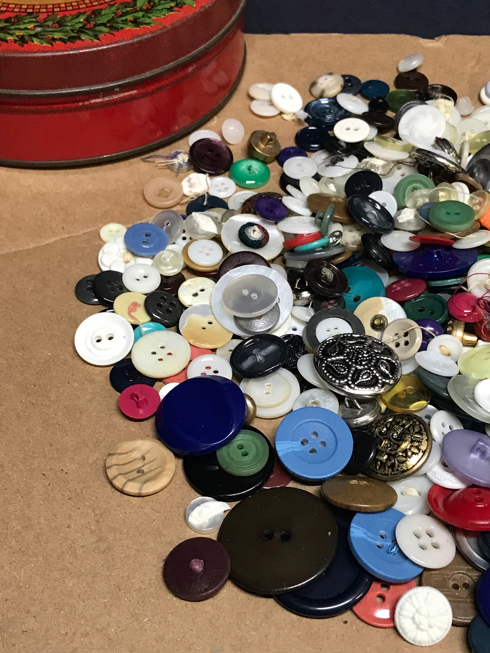 Vintage Tin Full of Various Buttons. - Etsy