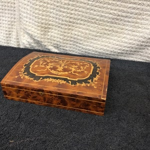 Small Italian made ring or trinket box.