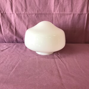 Globe lumineux d'école vintage : plafonnier blanc laiteux