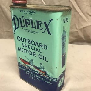 Vintage 1 quart Duplex UNOPENED outboard oil can. Duplex oil can. Metal oil can. Quaker State Oil Refining Oil City Pennsylvania.
