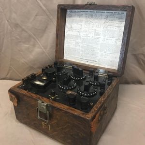 Vintage Leeds and Northrup Company Testing Set Number 5300.