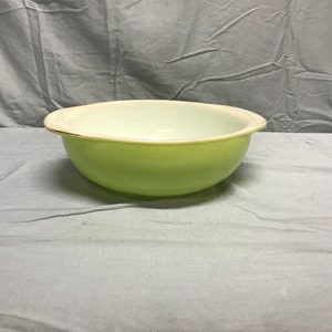 Vintage 024 Lime Green Pyrex Bowl. Ovenware Pyrex.