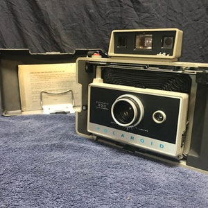 Vintage Polaroid 330 Automatic Land Camera. Polaroid Camera. Vintage Camera. Vintage Instant Camera.