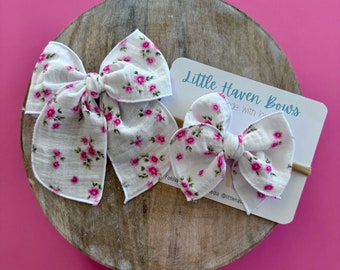 Pink floral on white fable hair bow, spring hair bows for girls, fable bows, fabric bows, floral hair bows for girls, neutral hair bows