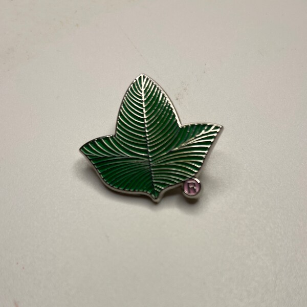 Ivy Leaf Brooch 3D