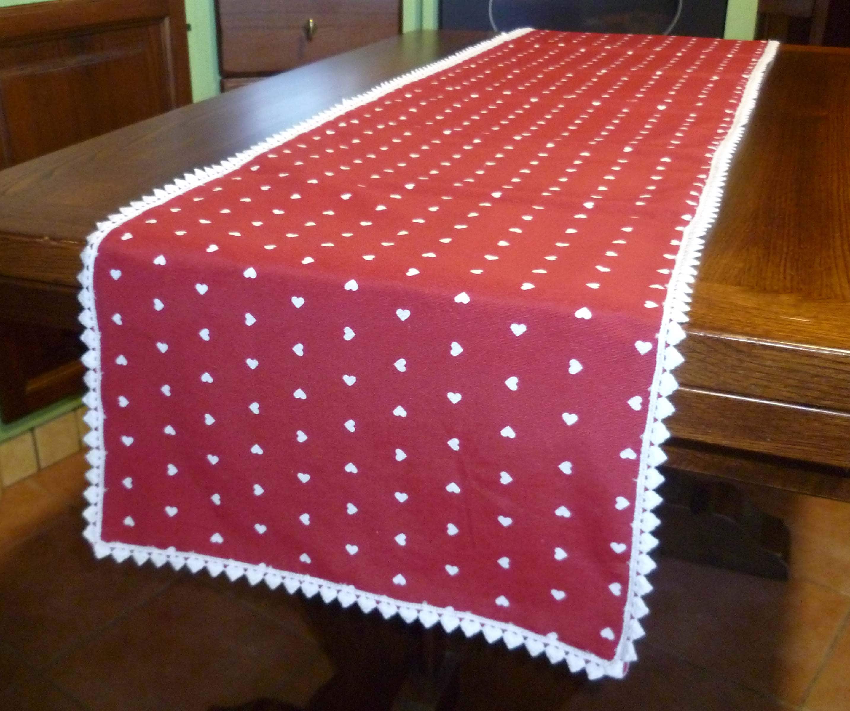 Tapis de course rouge à cœurs blancs, tapis de course Saint-Valentin, tapis de course chalet, tapis de course romantique, tapis de course cœur, tapis