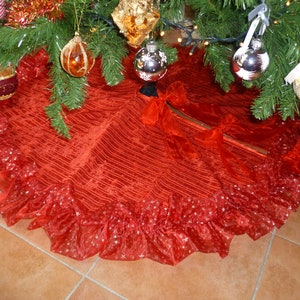 Red velvet Christmas tree skirt, christmas tree decor, tree skirt with tulle frill, tree pedestal cover, Christmas gift, New year&#39;s decor