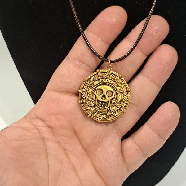 Caribbean Curse Pirates Coin Pendant Aztec Gold Necklace Elizabeth Swann Coin Pirates Gold Medallion Cosplay Prop Nerd Gift