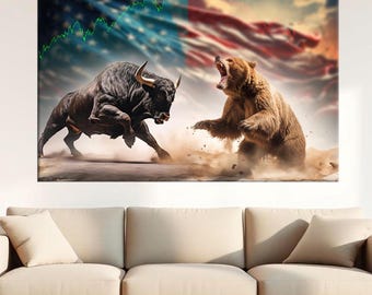 Könnte beinhalten: Leinwanddruck, der einen Bullen und einen Bären im Kampf zeigt, der Marktkräfte symbolisiert. Der Hintergrund zeigt die amerikanische Flagge und ein Börsendiagramm. Der Bulle ist dunkelgrau und der Bär ist braun.