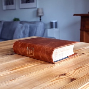 Funda de Cuero para Biblia de Estudio ESV Tapa Dura con Marcador / 5 Colores