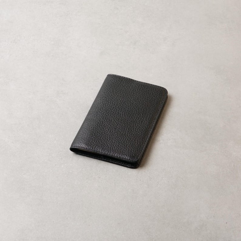 Minimalistiskt läderomslag för fältanteckningar: Pocket Notebook, 6 färger Pebbled Black