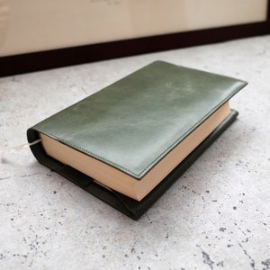 Verstellbare Buchhülle Kompatibel mit Taschenbüchern, A5-Notizbüchern und Bibeln Grün