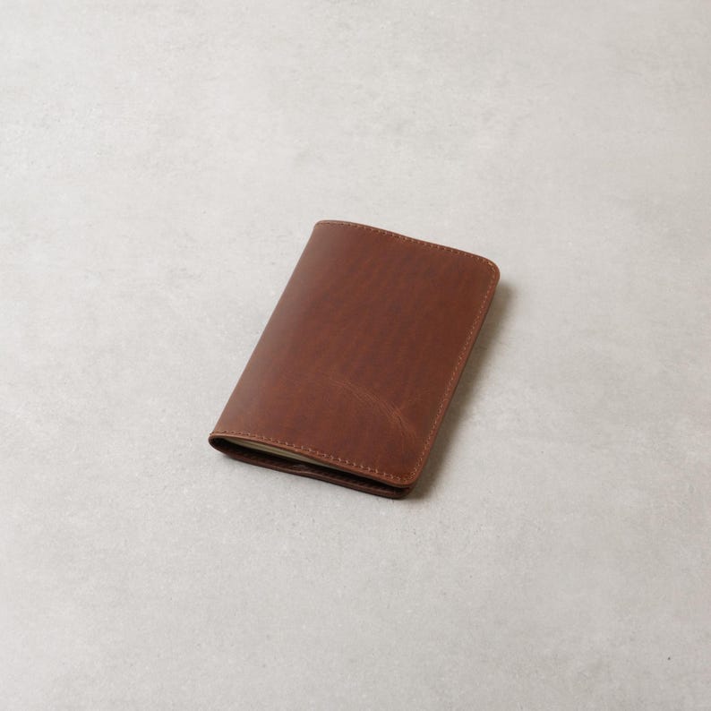 Minimalistiskt läderomslag för fältanteckningar: Pocket Notebook, 6 färger Dark Brown