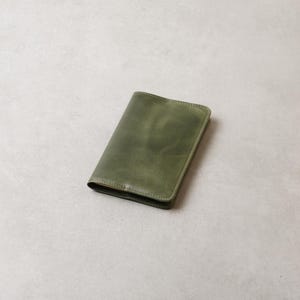 Minimalistiskt läderomslag för fältanteckningar: Pocket Notebook, 6 färger Green