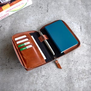 Leuchtturm1917 Pocket (A6) leren omslag met ritssluiting - compatibel met A6-notitieboeken, veldnotities en paspoorten