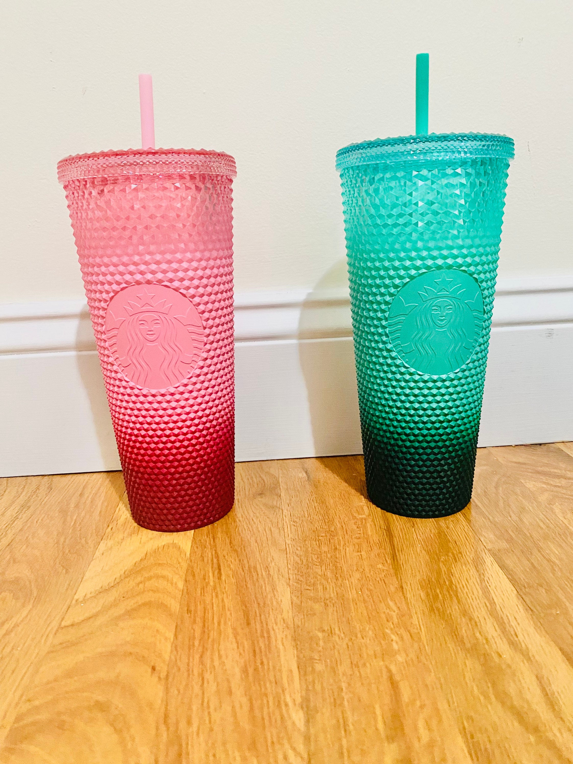 NWT Starbucks Green Ombre Gradient Waxberry Studded Tumbler Cold Cup Venti  24 Oz SKU 011137635 