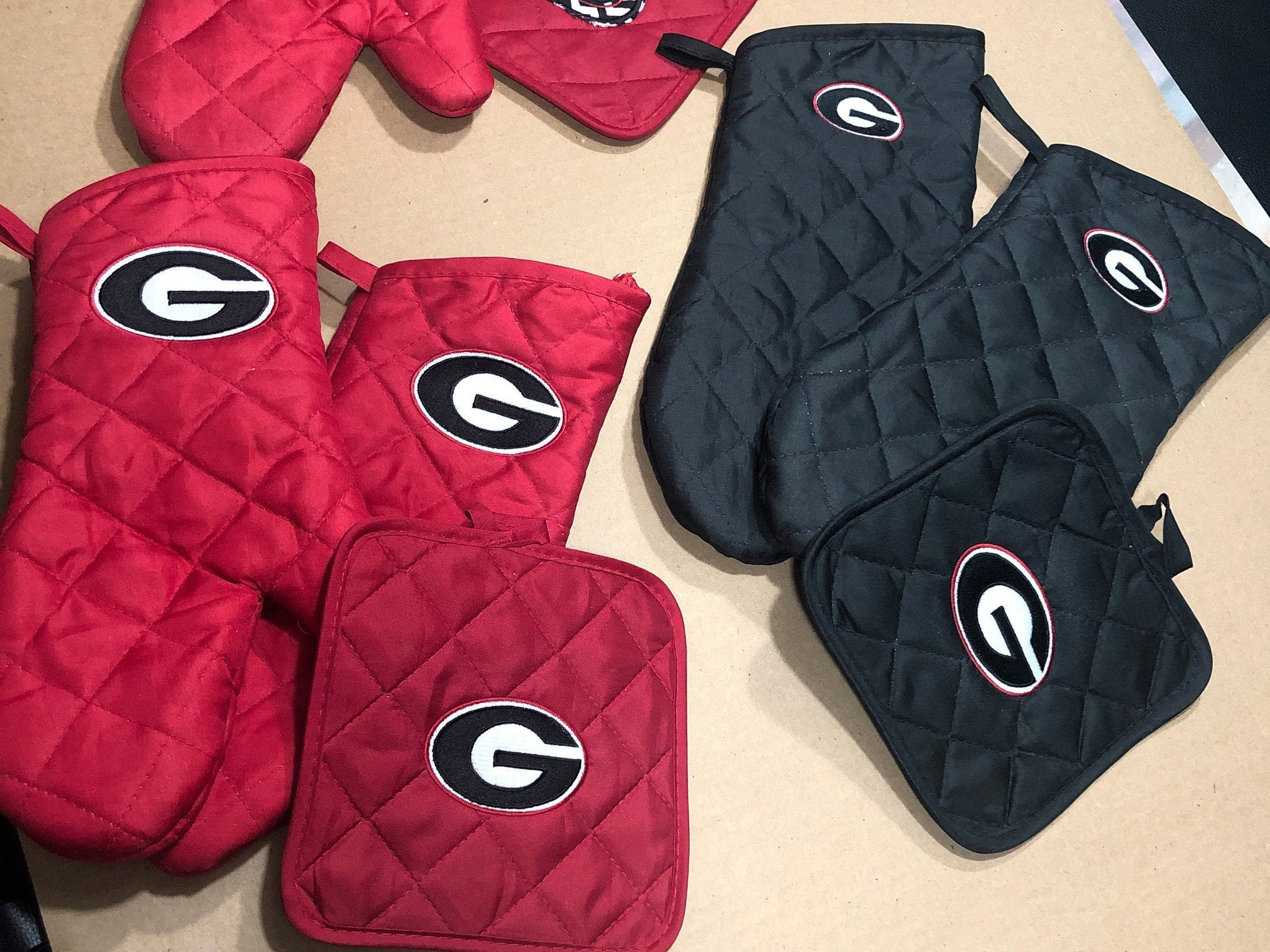 Inspired by Georgia-embroidered  2pc set-1 pot holder-1 oven mitt- choice of Black or Red w/the Dawg or the G *See PICTURES* ships US only