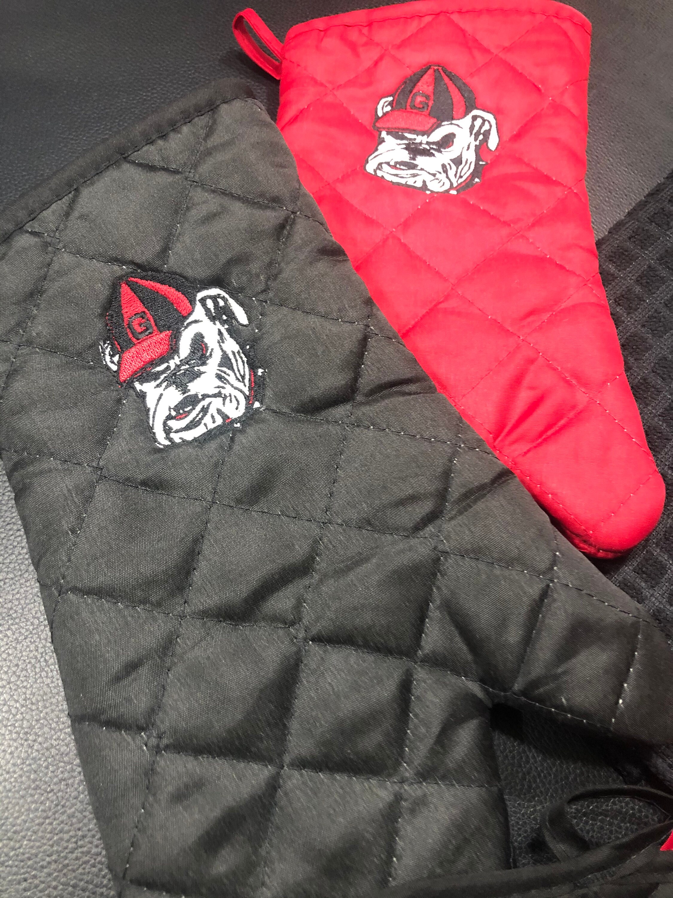 Inspired by Georgia-embroidered  2pc set-1 pot holder-1 oven mitt- choice of Black or Red w/the Dawg or the G *See PICTURES* ships US only