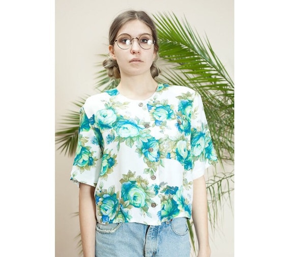 Beautiful Cropped, flowery vintage 90’ blouse, wom