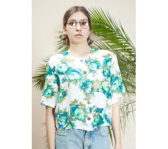 Beautiful Cropped, flowery vintage 90’ blouse, wo… - image 1