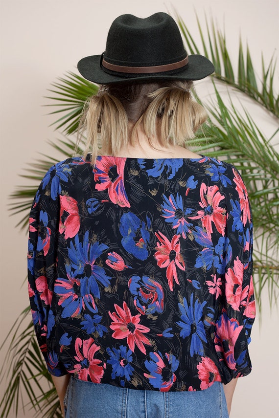 Cropped top, feminine  flowery blouse with flower… - image 5