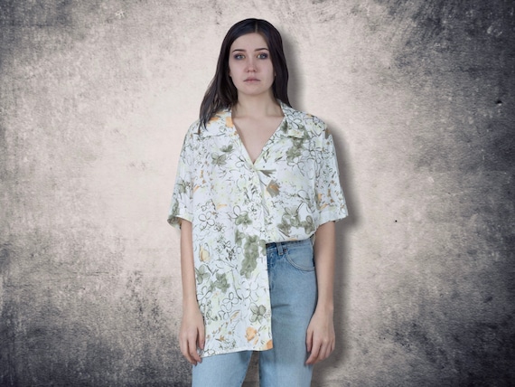 Short sleeve pastel, romantic, feminine, flowery … - image 1