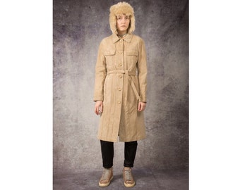 Y2K long, fitted coat in minimalist style, made of real suede in beige color / Vintage clothing by Mooha