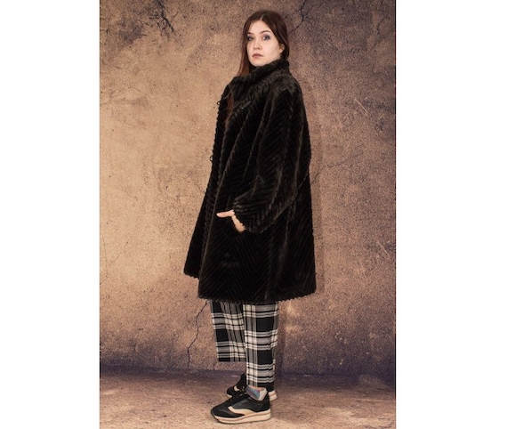 80s vintage brown, short Fake fur coat • Artificia