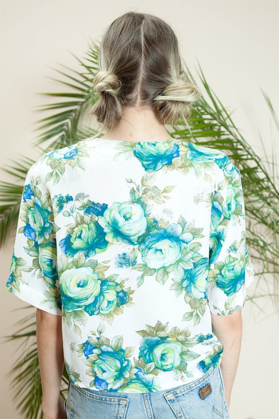 Beautiful Cropped, flowery vintage 90’ blouse, wo… - image 3