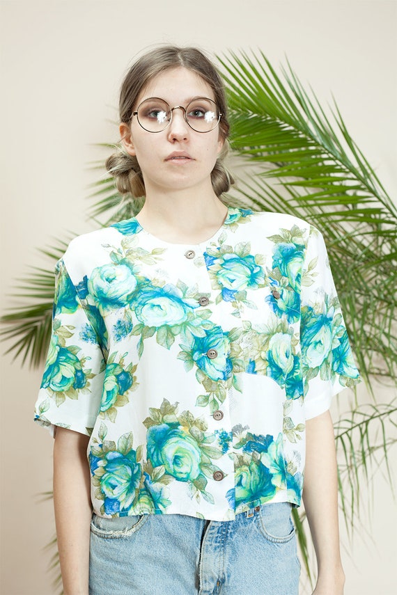 Beautiful Cropped, flowery vintage 90’ blouse, wo… - image 4