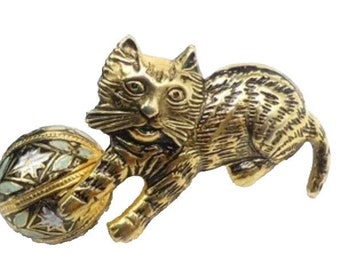 GOLD TONE Spain Damascene Cat with ball  Brooch Pin (18)