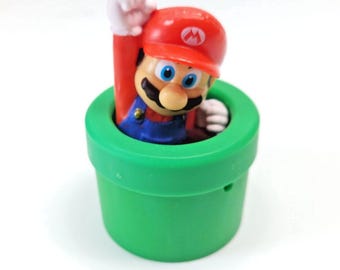 Super Mario en una tubería, personaje de juguete de la Cajita Feliz de McDonald's 2013, Nintendo