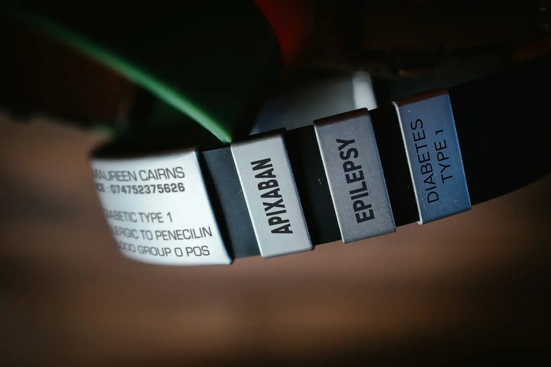 Custom Medical Tag, Personalised Tag, Fitbit, Garmin, Emergency Contact