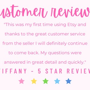 K&ouml;nnte beinhalten: Eine Kundenbewertung mit f&uuml;nf Sternen f&uuml;r einen Etsy-Verk&auml;ufer. Die Bewertung lautet: "Dies war mein erstes Mal, dass ich Etsy benutzt habe, und dank des gro&szlig;artigen Kundenservice des Verk&auml;ufers werde ich auf jeden Fall wiederkommen. Meine Fragen wurden ausf&uuml;hrlich und schnell beantwortet." Der Name des Kunden ist Tiffany.
